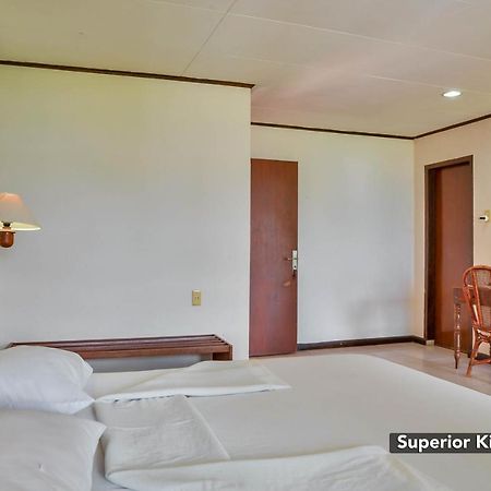 Silintong Hotel Ambarita Εξωτερικό φωτογραφία