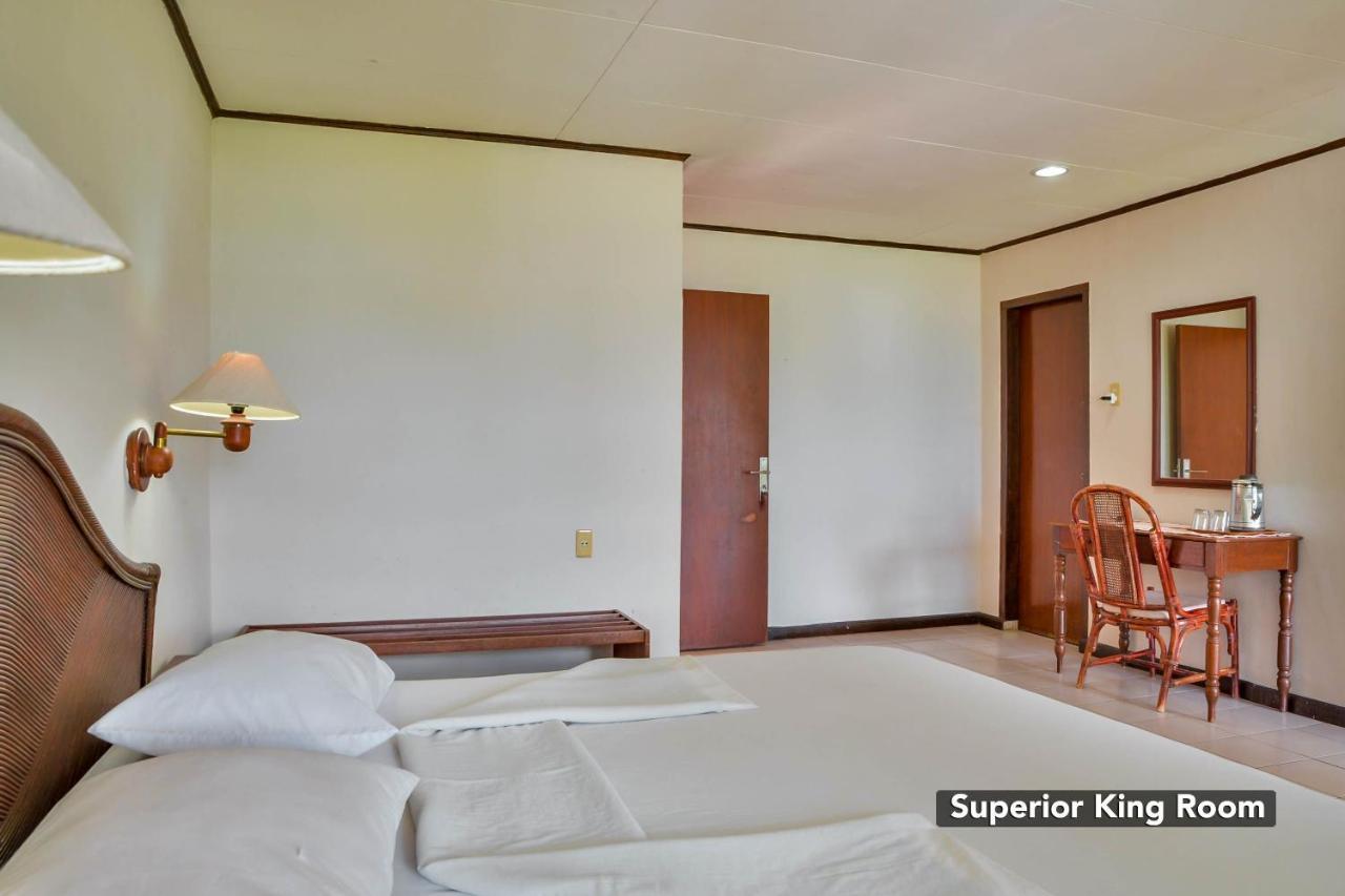 Silintong Hotel Ambarita Εξωτερικό φωτογραφία