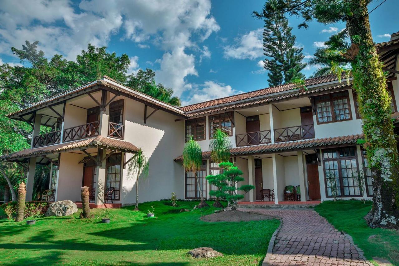Silintong Hotel Ambarita Εξωτερικό φωτογραφία