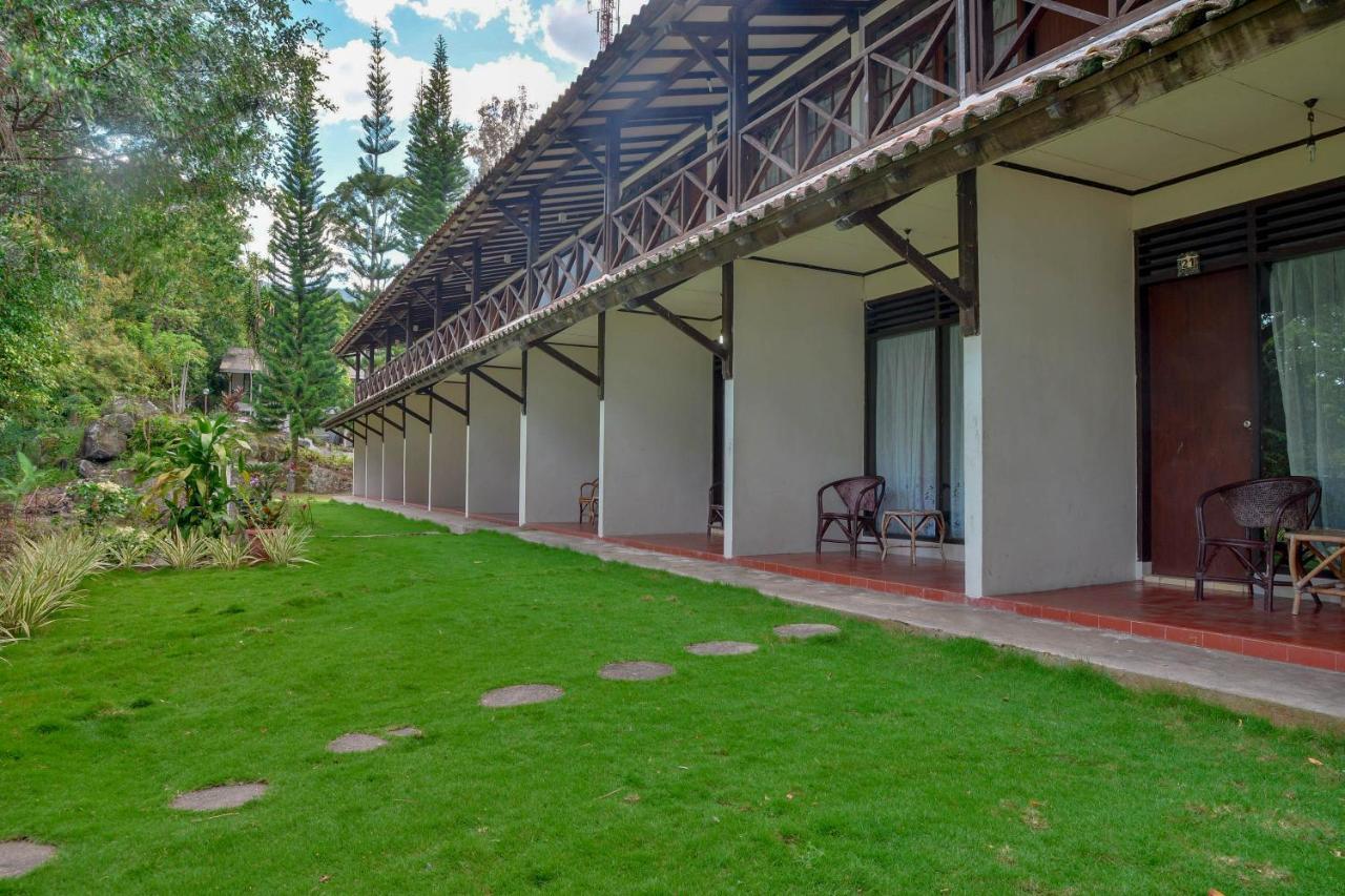Silintong Hotel Ambarita Εξωτερικό φωτογραφία