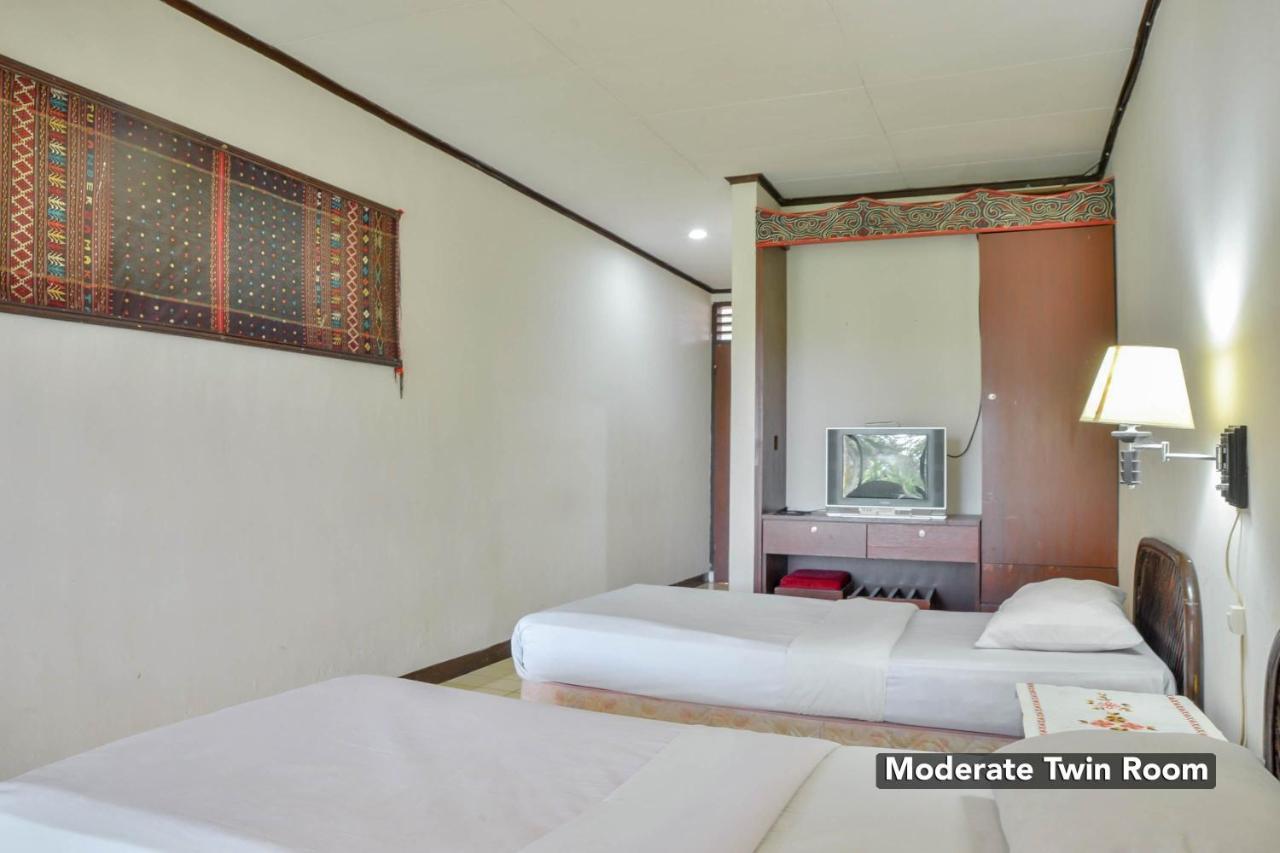 Silintong Hotel Ambarita Εξωτερικό φωτογραφία