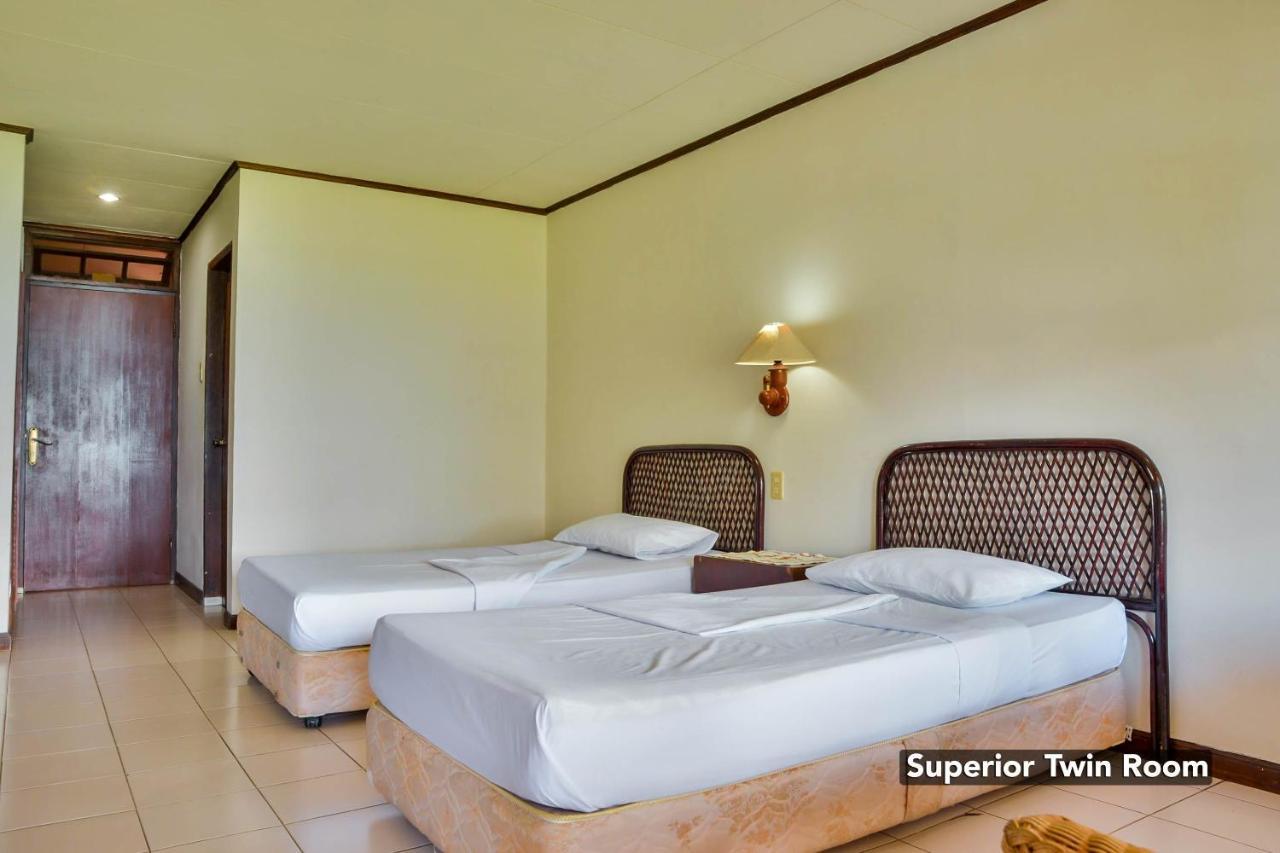 Silintong Hotel Ambarita Εξωτερικό φωτογραφία