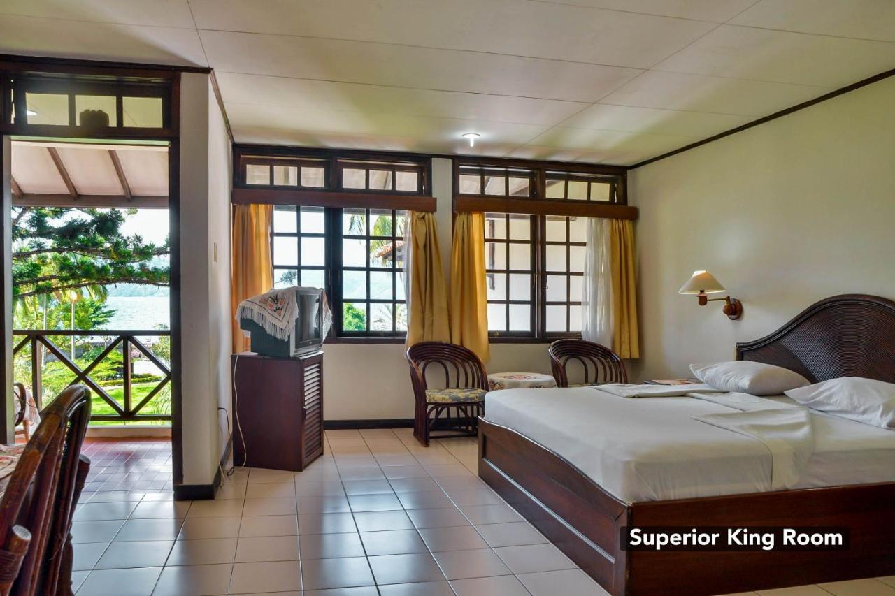 Silintong Hotel Ambarita Εξωτερικό φωτογραφία