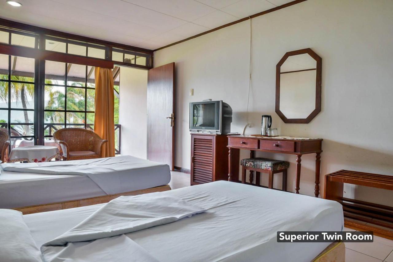 Silintong Hotel Ambarita Εξωτερικό φωτογραφία