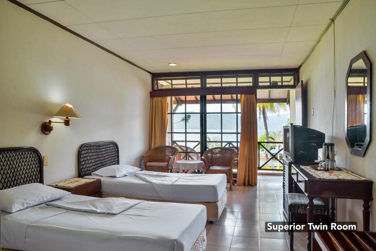 Silintong Hotel Ambarita Εξωτερικό φωτογραφία