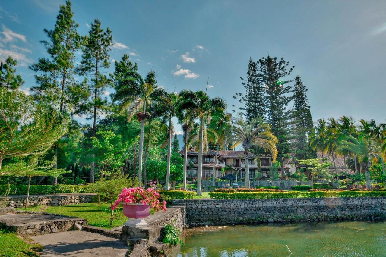 Silintong Hotel Ambarita Εξωτερικό φωτογραφία