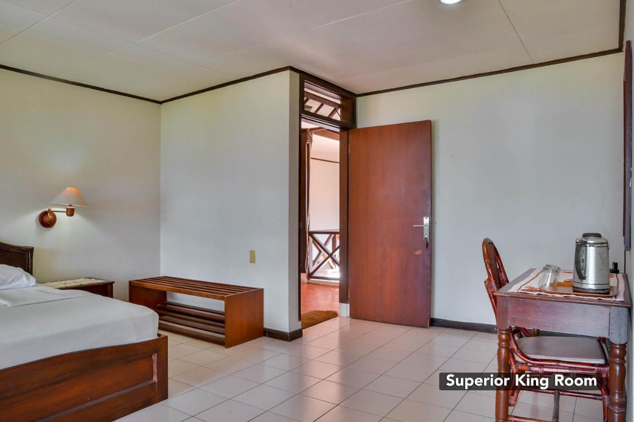 Silintong Hotel Ambarita Εξωτερικό φωτογραφία