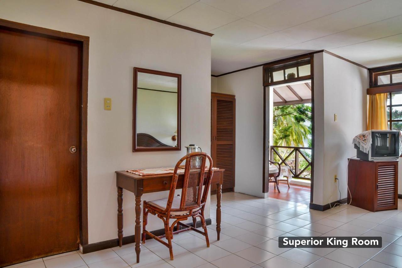 Silintong Hotel Ambarita Εξωτερικό φωτογραφία